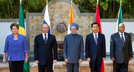 Leaders of BRICS from left to right are President Dilma Rousseff of Brasil, President of Rússia Vladimir Putin, President Manmohan Singh of Índia,President Hu Jintao of China and President Jacob Zuma of South Africa at Los Cabos in Mexico 18/06/2012.
